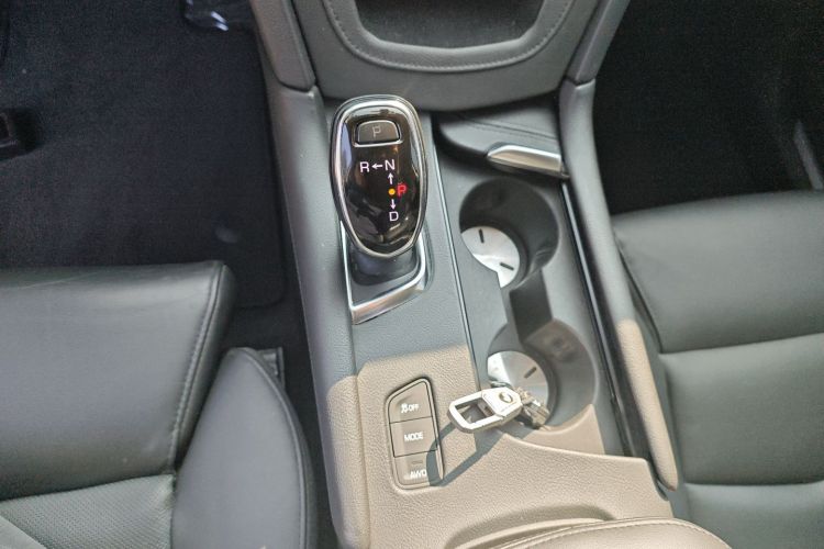 凯迪拉克XT5 2016款 28T 四驱豪华型中控内饰18