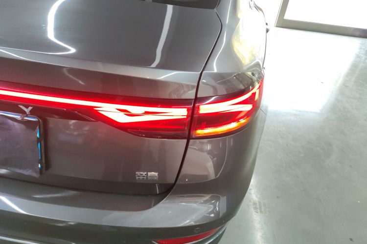 吉利汽车 帝豪 2022款 第4代 1.5L CVT尊贵型车身外观9