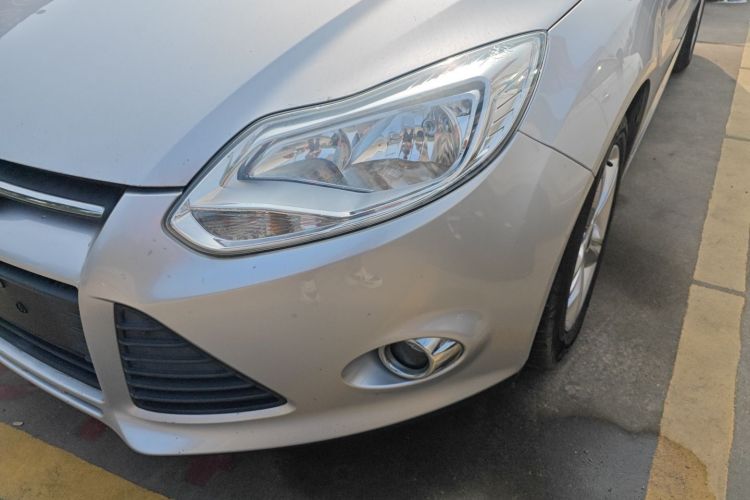 福特 福克斯 2012款 三厢 1.6L 自动风尚型局部细节36