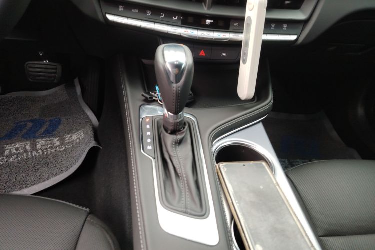 凯迪拉克CT4 2023款 25T 豪华型中控内饰18