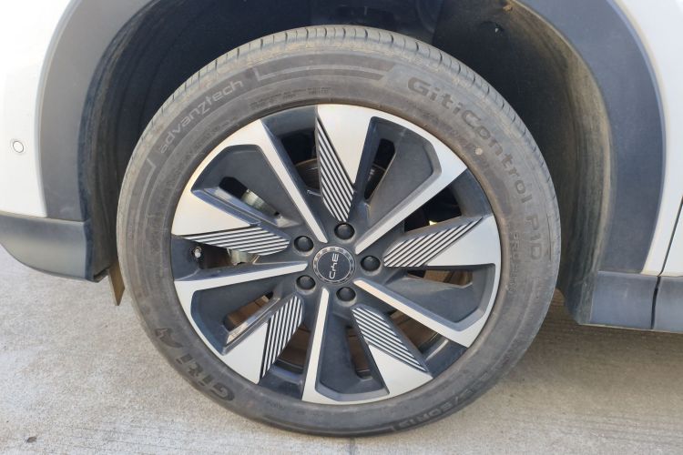 比亚迪 宋PLUS新能源 2025款 DM-i 智驾版 112KM 尊荣型车身外观6007