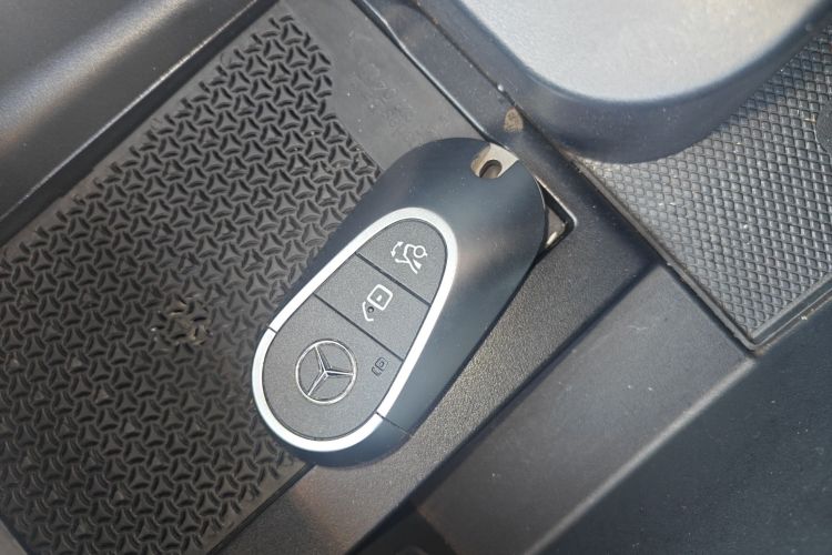 奔驰EQE 2022款 350 先型特别版中控内饰11