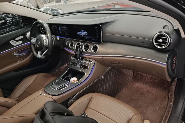 奔驰E级 2019款 E 300 L 运动豪华型中控内饰12