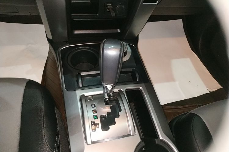 丰田 超霸（4Runner）（平行进口） 中控内饰18