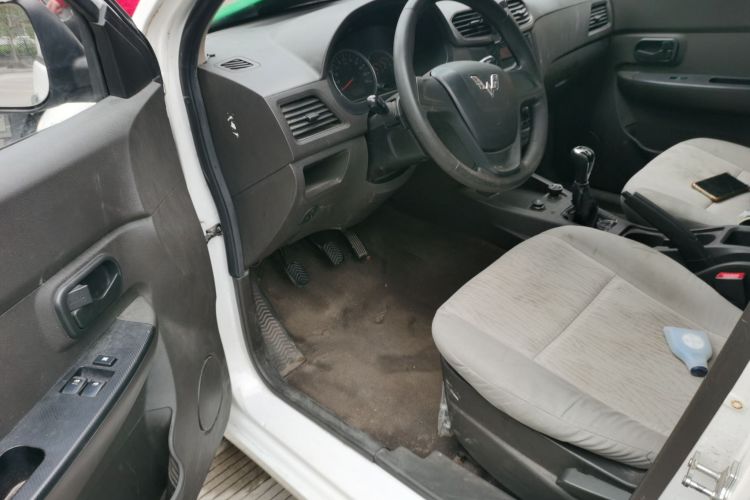 五菱汽车 五菱宏光 2015款 1.2L S 基本型国V中控内饰20