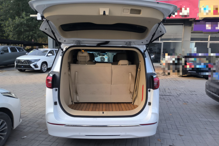 别克GL8 2023款 ES陆尊 尊享型机舱底盘23