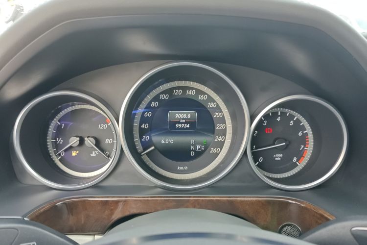 奔驰E级 2014款 E 300 L中控内饰14