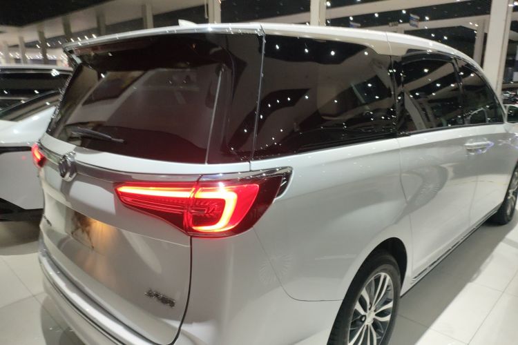 别克GL8 2023款 ES陆尊 舒适型车身外观7