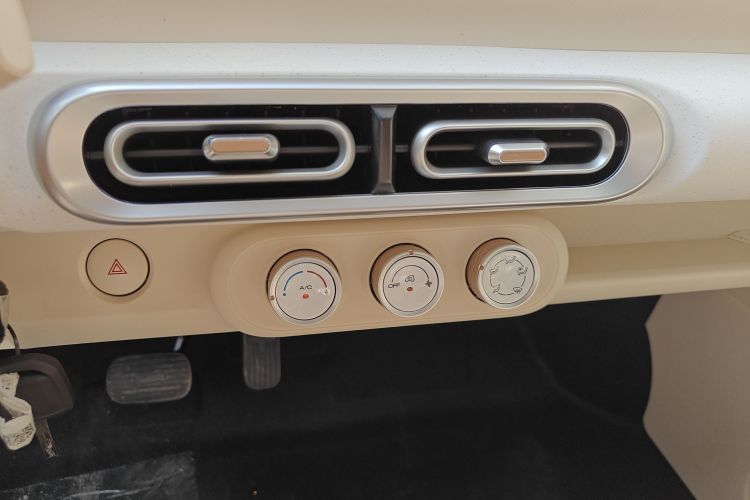 五菱汽车 宏光MINIEV 2024款 第三代 215km 青春版中控内饰16