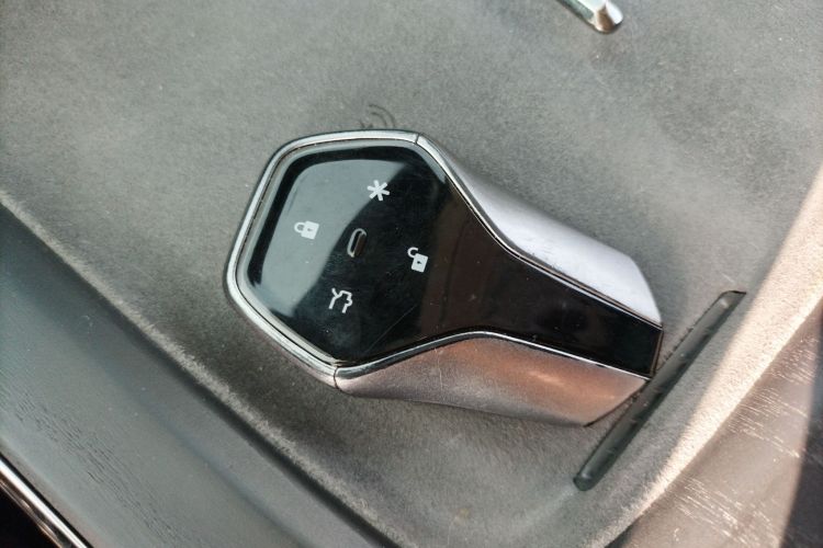 昊铂HT 2023款 670 后驱特高压NDA版中控内饰7001