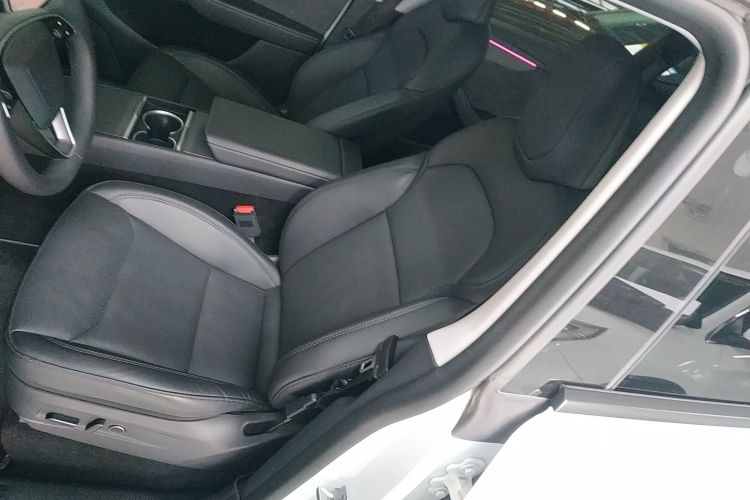 特斯拉 Model Y 2025款 长续航全轮驱动 首发版中控内饰19