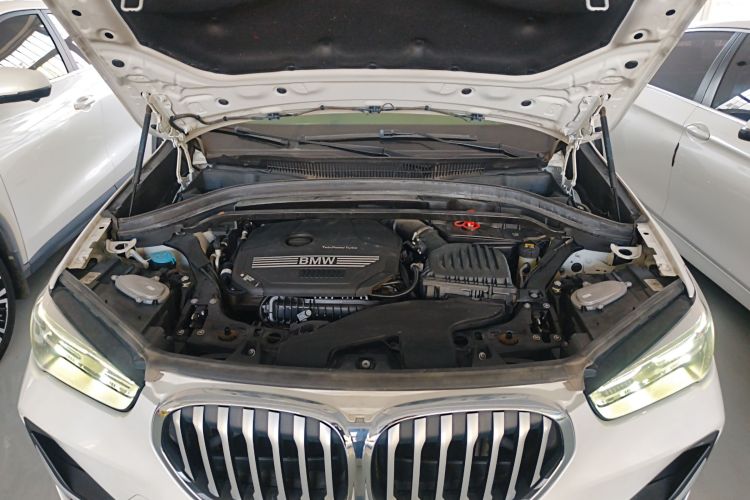 宝马X1 2020款 sDrive20Li 尊享型机舱底盘24