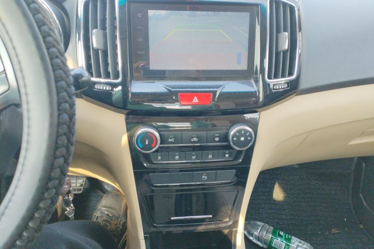 奇瑞E3 2015款 1.5L 手动智尚型中控内饰16