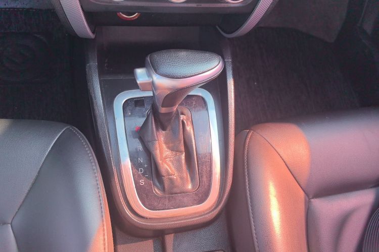 奔腾B30 2017款 1.6L 自动舒适型中控内饰18