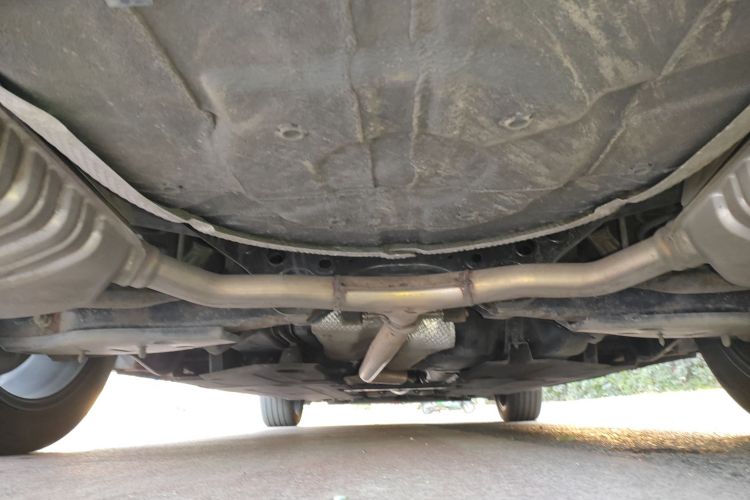 红旗H5 2023款 2.0T 自动智联旗畅版局部细节9009