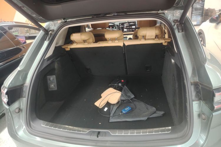 鸿蒙智行 问界M5 2022款 增程四驱至臻版机舱底盘23