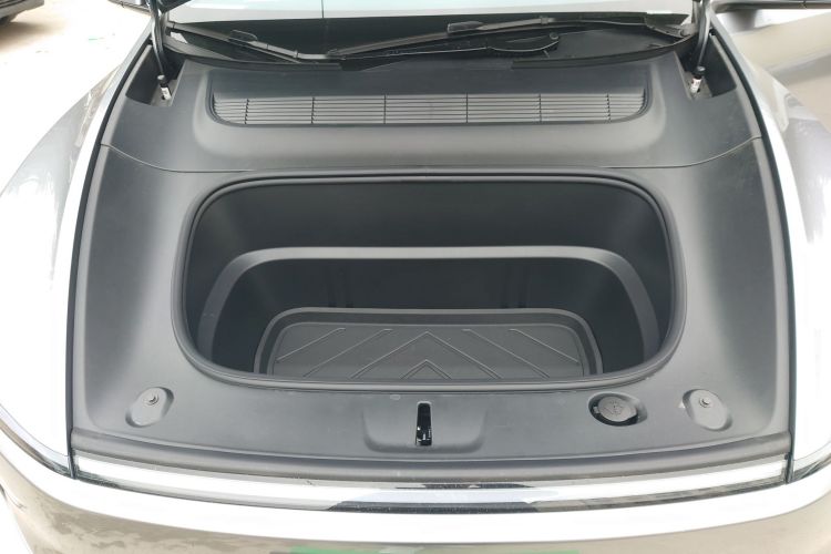 特斯拉 Model Y 2025款 改款 长续航全轮驱动版机舱底盘24