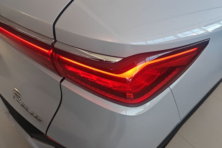 比亚迪 元PLUS 2022款 430KM 尊贵型车身外观9