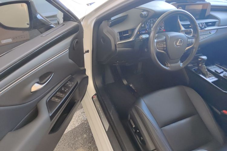 雷克萨斯ES 2020款 200 卓越版中控内饰7003