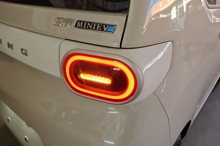 五菱汽车 宏光MINIEV 2024款 第三代 215km 青春版车身外观9