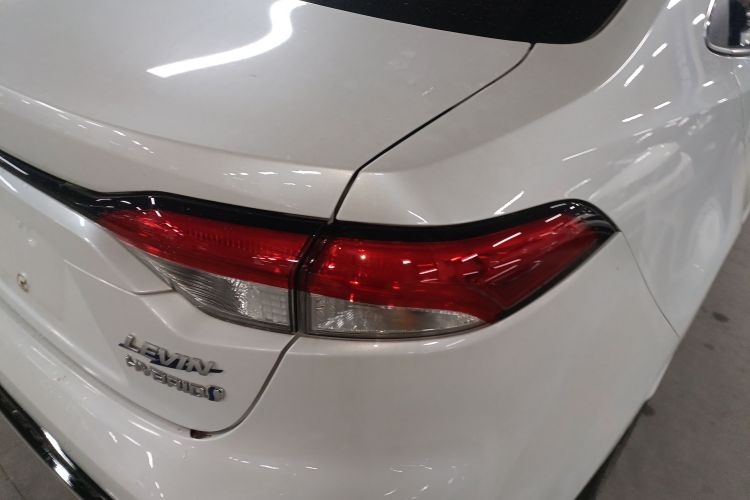 丰田 雷凌 2022款 双擎 1.8H E-CVT运动版车身外观9