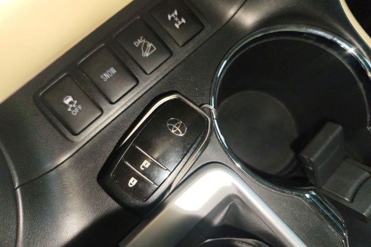 丰田 汉兰达 2017款 2.0T 四驱豪华版 7座中控内饰11