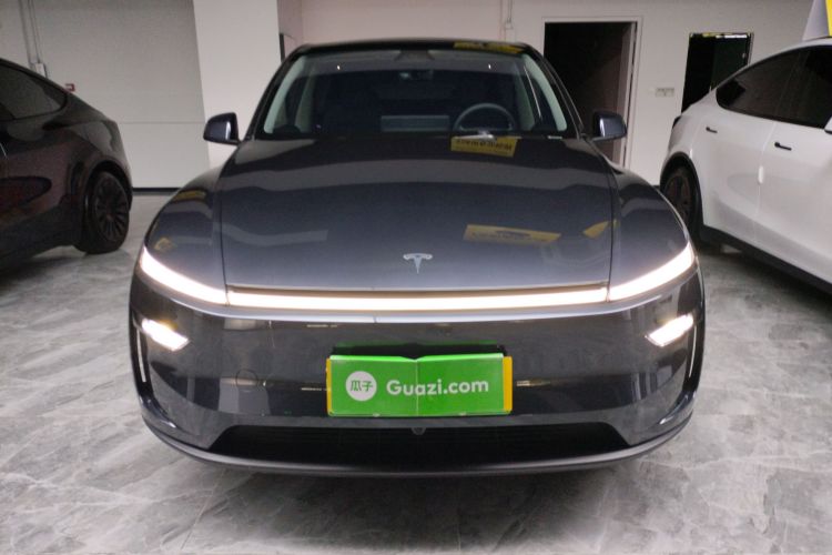 特斯拉 Model Y 2025款 长续航全轮驱动版车身外观2