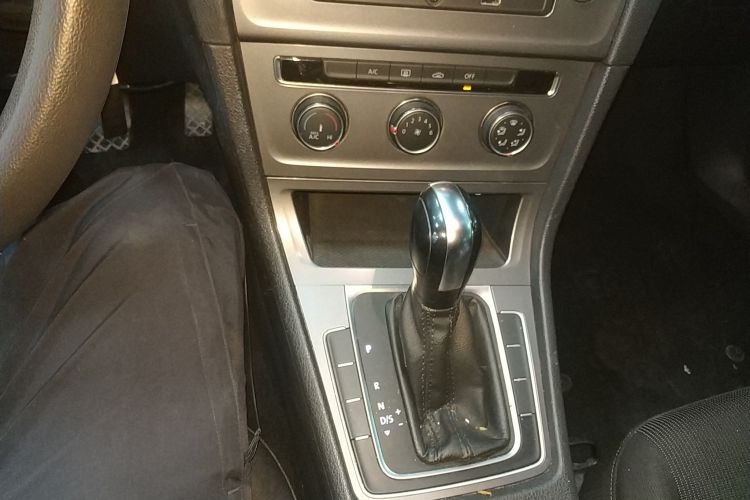 大众 高尔夫 2015款 1.6L 自动时尚型中控内饰18