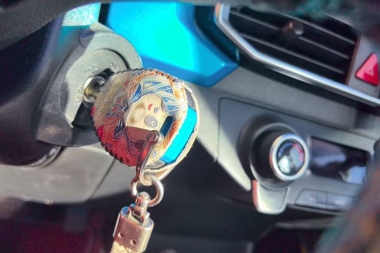 北汽新能源EC3 2018款 灵动版中控内饰11