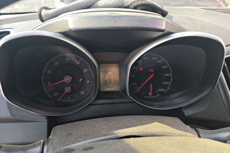 奇瑞 瑞虎5 2014款 2.0L 手动家悦版中控内饰14