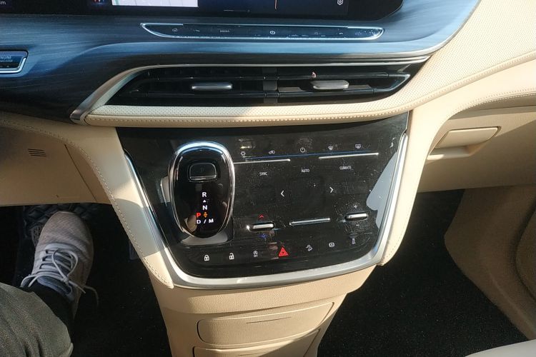 别克GL8 2023款 ES陆尊 尊享型中控内饰18