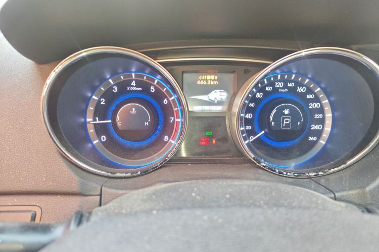 现代 索纳塔 2011款 2.0L 自动豪华版中控内饰14