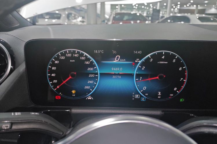 奔驰GLA 2023款 GLA 200中控内饰14