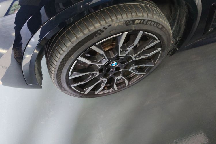 宝马X5 2023款 xDrive 40Li M运动曜夜套装车身外观6007