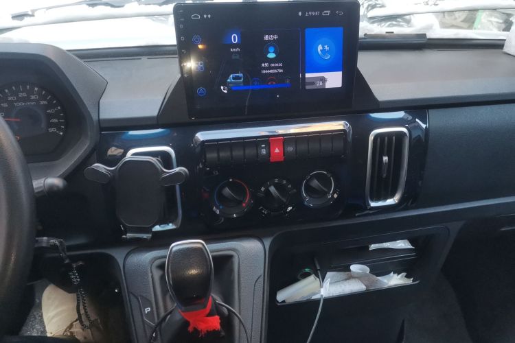 依维柯得意 2023款 2.5T A35M1多用途乘用车短轴中顶双胎侧拉门 自动挡中控内饰16