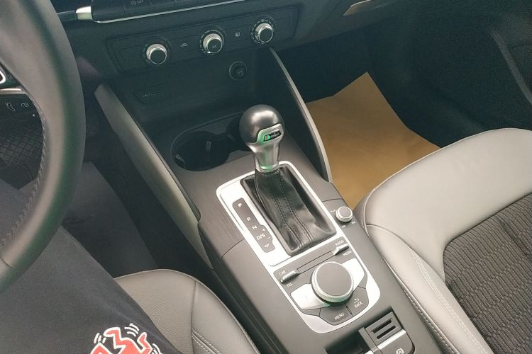 奥迪A3 2017款 Sportback 35 TFSI 时尚型中控内饰18