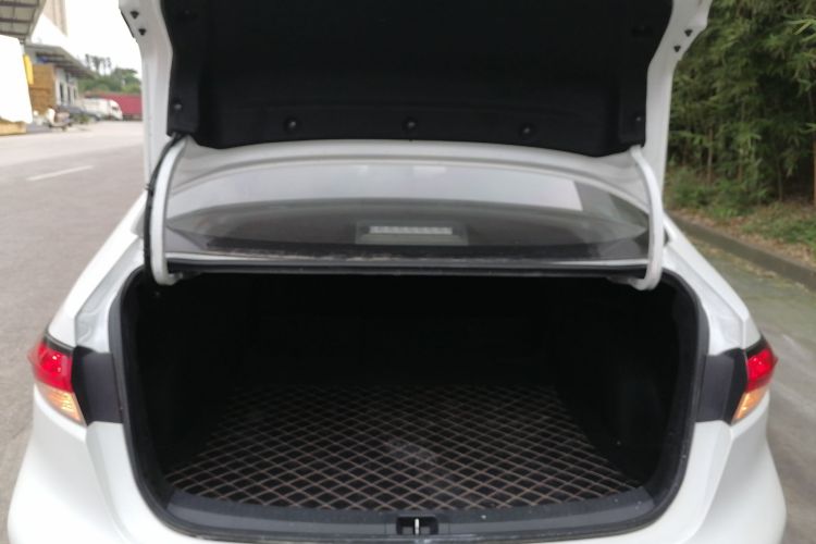 丰田 雷凌 2022款 TNGA 1.5L CVT进取版局部细节23