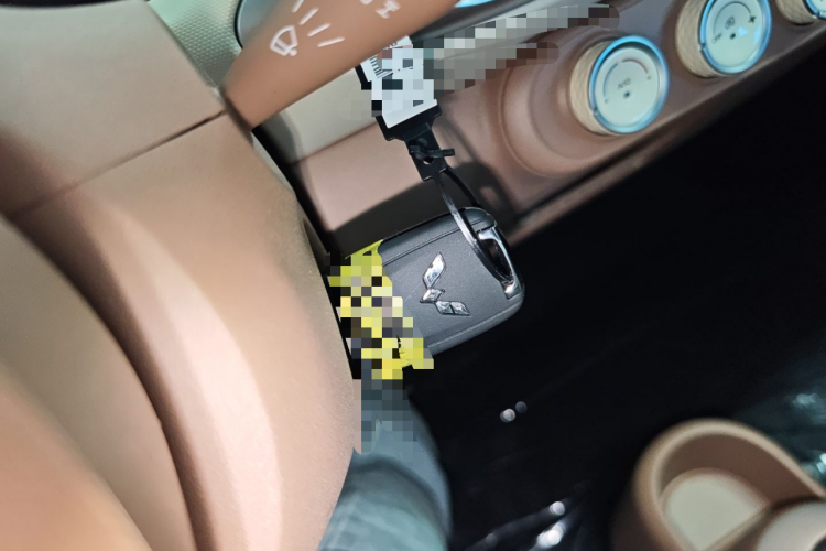 五菱汽车 宏光MINIEV 2025款 四门版 进阶款中控内饰7001