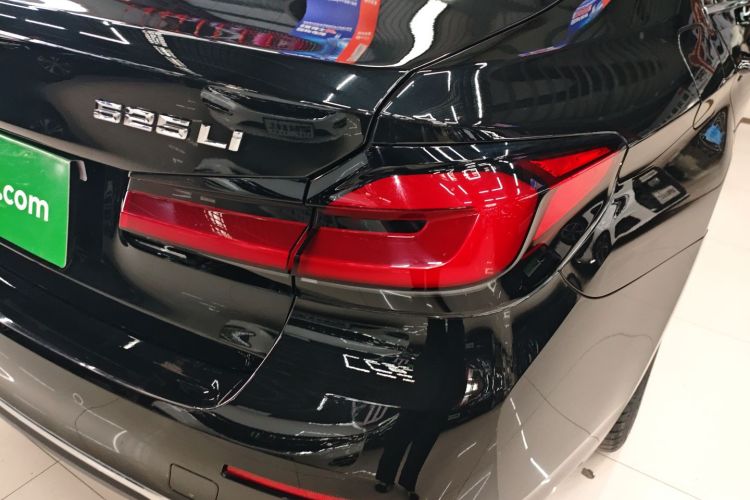 宝马5系 2021款 525Li 豪华套装车身外观9