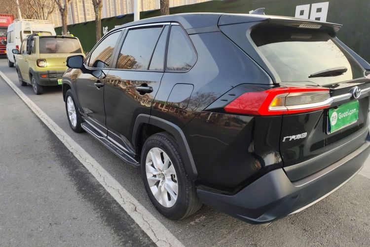 丰田 威兰达 2022款 改款 2.0L CVT两驱领先版车身外观4