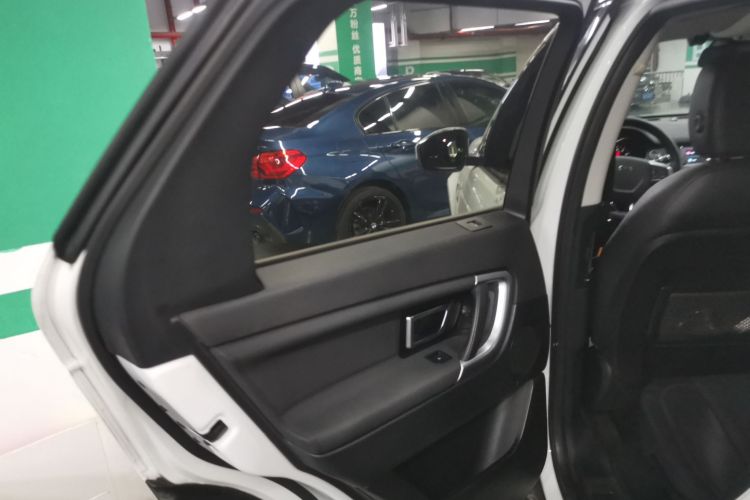 路虎 发现神行 2017款 2.0T HSE中控内饰7008