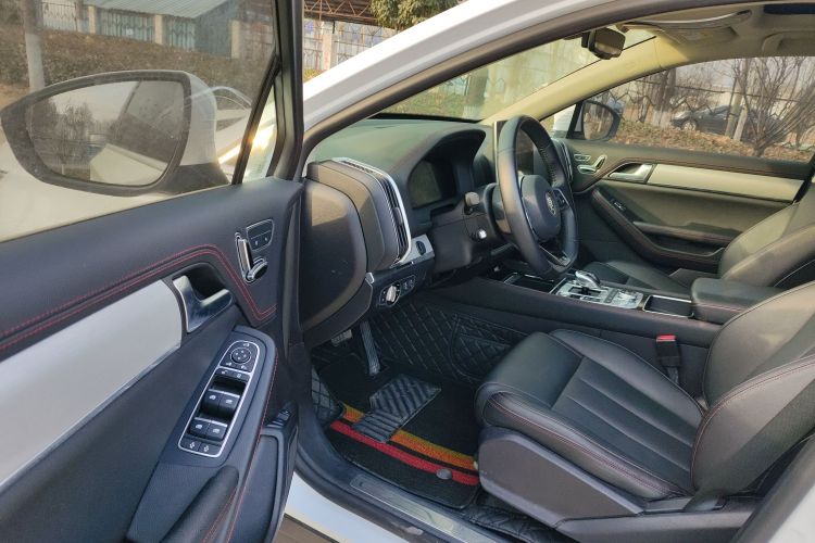 比亚迪 唐新能源 2018款 DM 2.0T 全时四驱智联创享型 7座 国V中控内饰7003