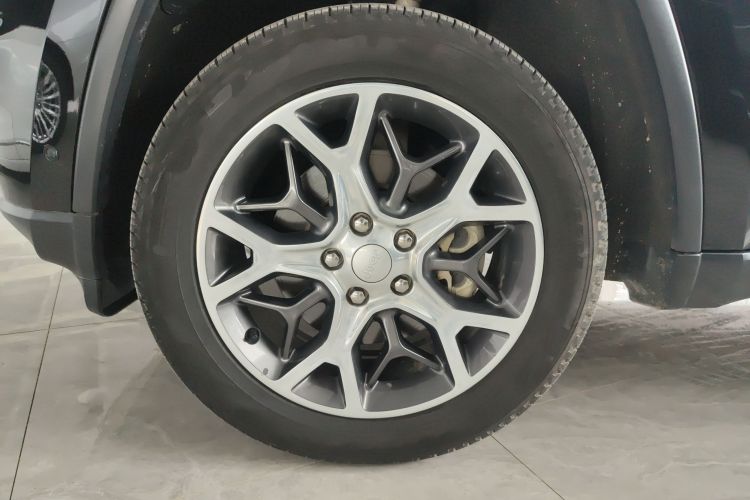 Jeep 大切诺基(进口) 2020款 3.0L 精英导航版车身外观35