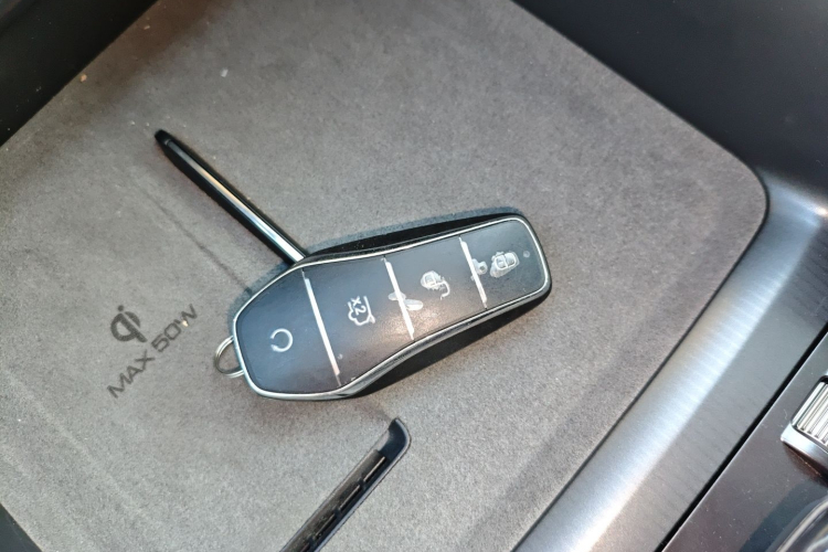 比亚迪 秦PLUS 2024款  荣耀版 DM-i 120KM超越型中控内饰7001