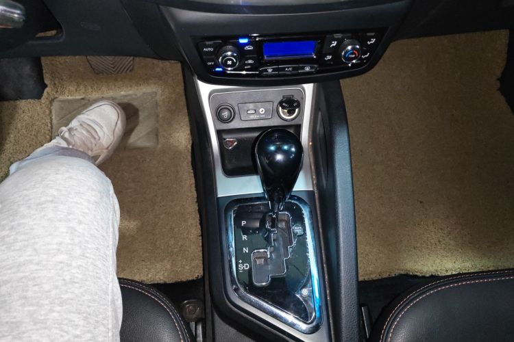 江汽集团 瑞风S3 2014款 1.5L CVT豪华智能型中控内饰18