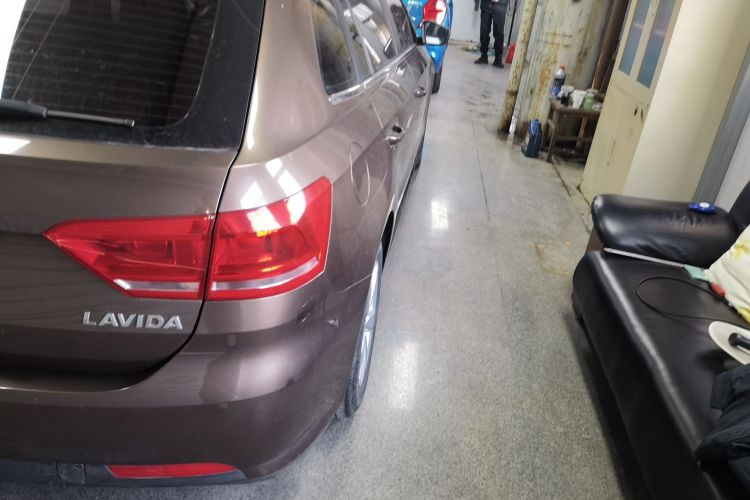 大众 朗行 2013款 1.6L 自动风尚型车身外观9