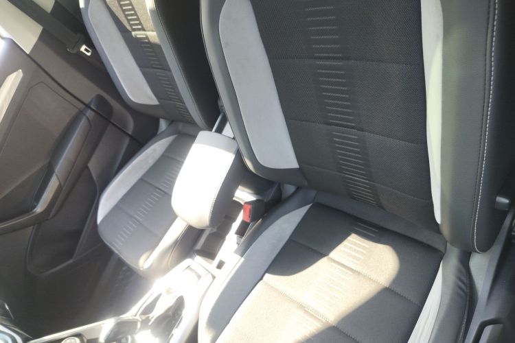 大众 T-ROC探歌 2019款 230TSI DSG两驱进取型 国VI中控内饰19