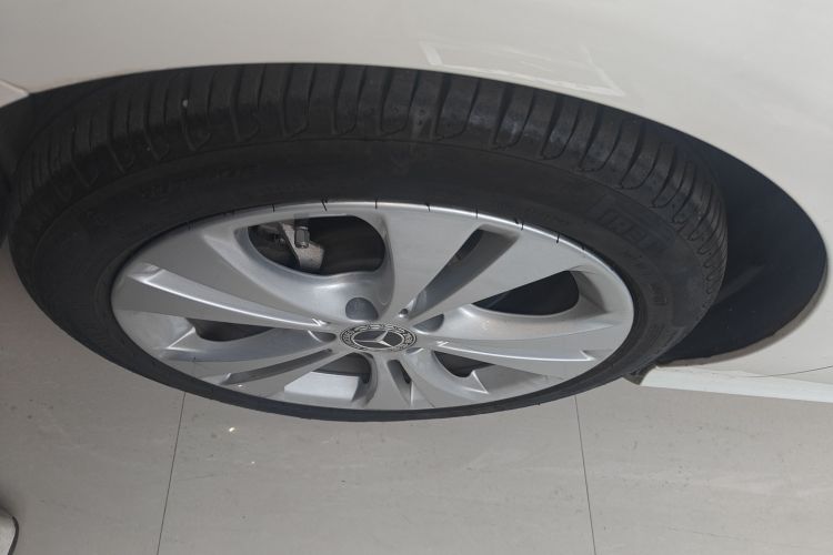 奔驰B级 2019款 B 200 动感型车身外观35