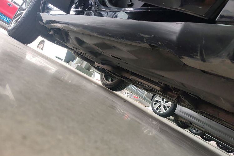 Jeep 自由光 2021款 2.0T 四驱80周年纪念版局部细节9001