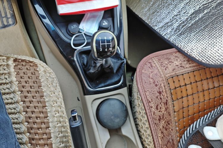 五菱汽车 五菱宏光 2013款 1.5L S豪华型中控内饰18